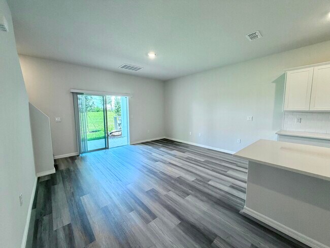 Building Photo - 12813 SW Forli Wy