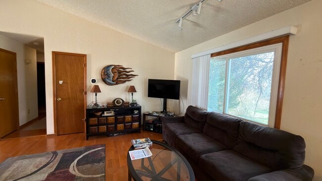Building Photo - Great Furnished House In Fort Collins with all utilities included