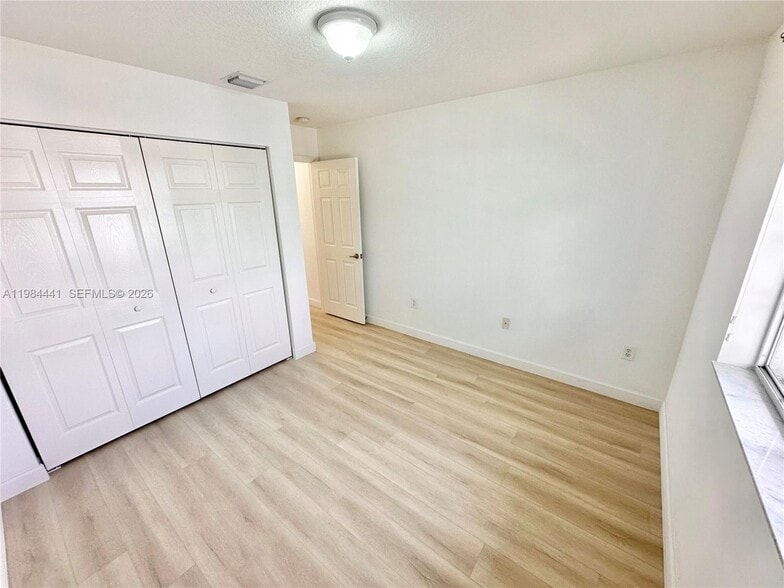 Building Photo - 11522 NW 69th Ter