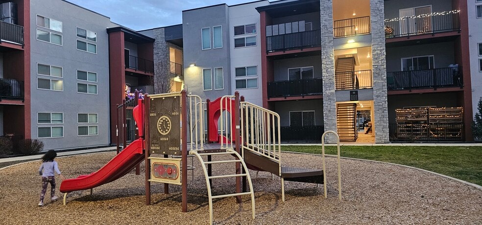 Building Photo - 875 S Depot St