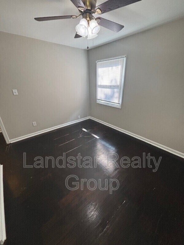 Building Photo - 5406 Catalina Ave