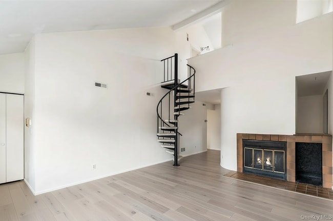 Building Photo - 71 Fox Run