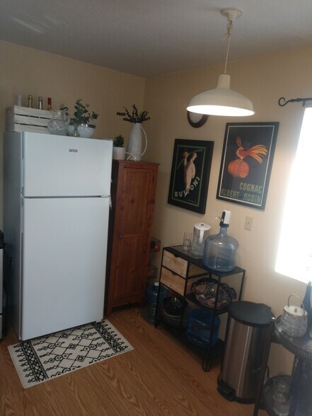 kitchen dinette area - 196 Alturas Way