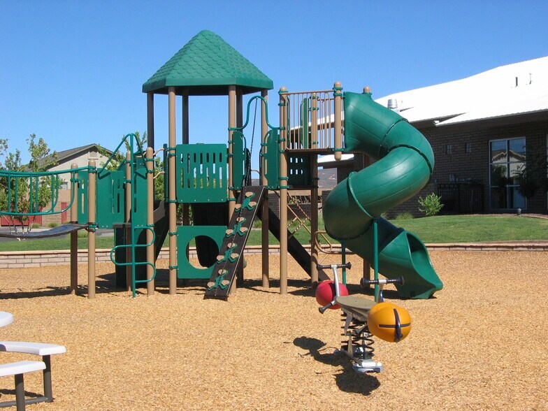 Building Photo - 608 N Robles St