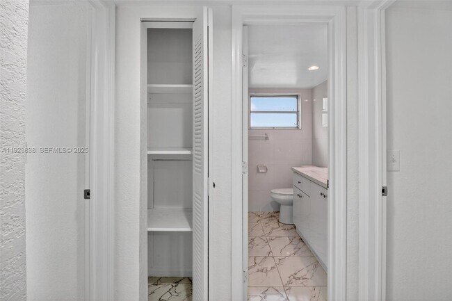 Building Photo - 500 NE 26th St