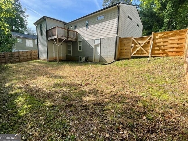 Building Photo - 185 Glenrose Cir SW