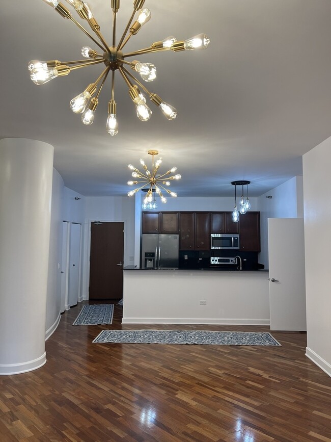 Building Photo - 1322 S Prairie Ave