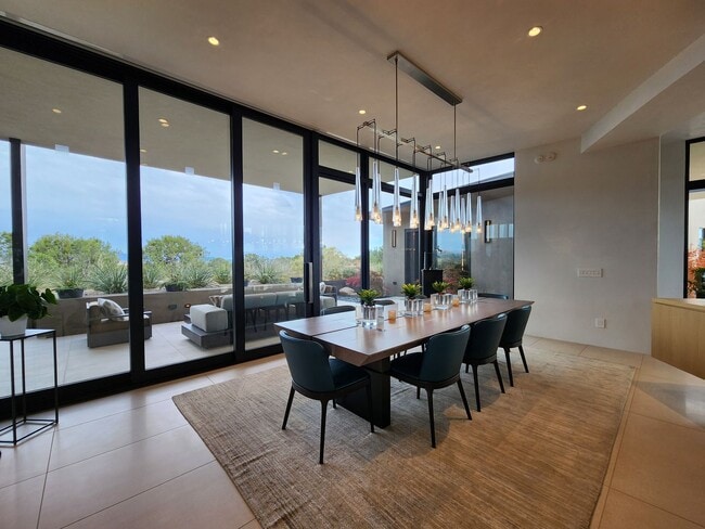 Building Photo - 36 Plz del Centro