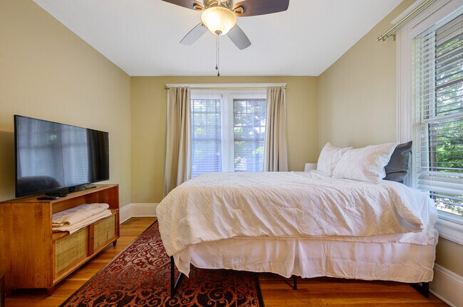 Queen bedroom 2 - 1608 Fayetteville St