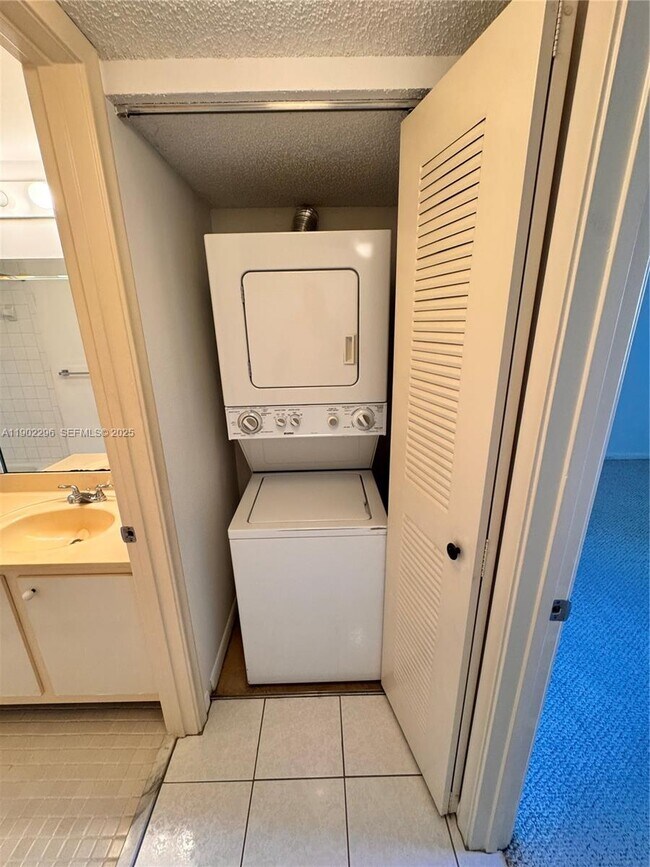 Building Photo - 1251 SW 125th Ave