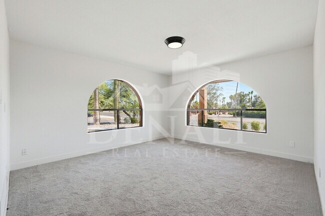 Building Photo - 10643 N Indian Wells Dr