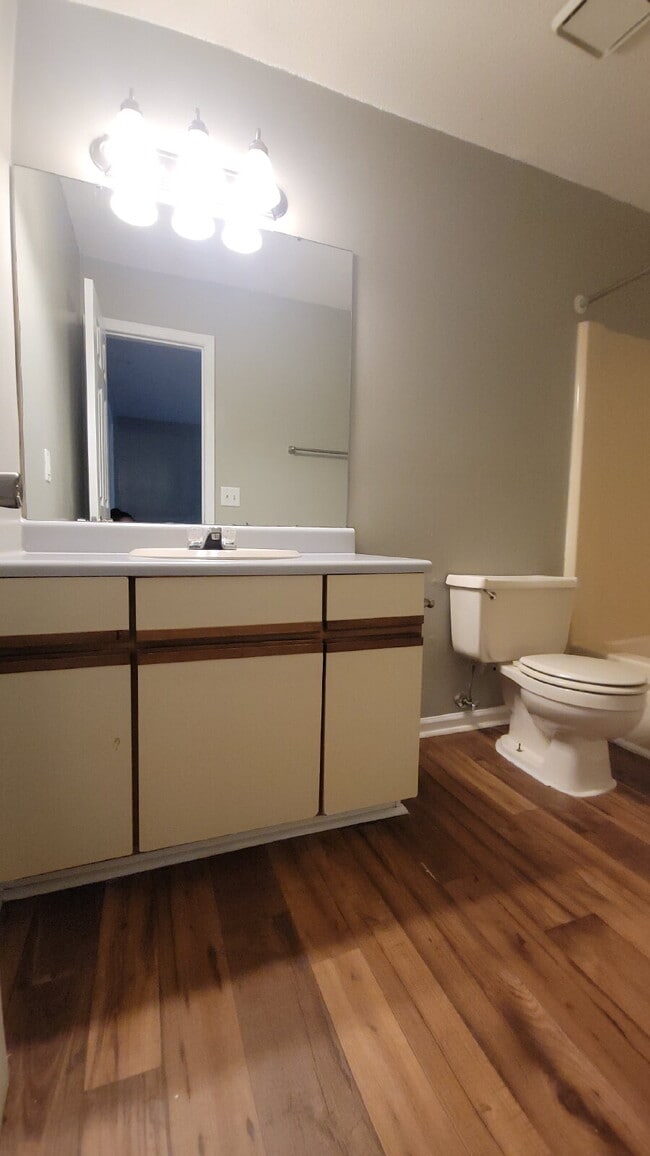 Building Photo - 4421 Bonnell Dr