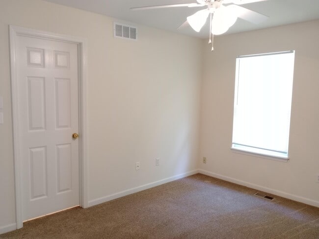 Building Photo - 702 Upland Creek Rd