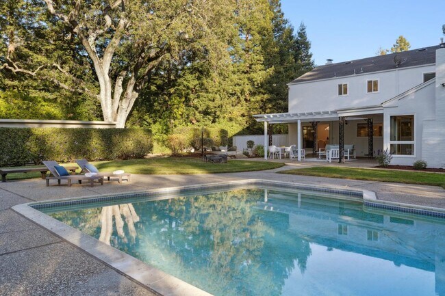 Building Photo - 243 Selby Ln