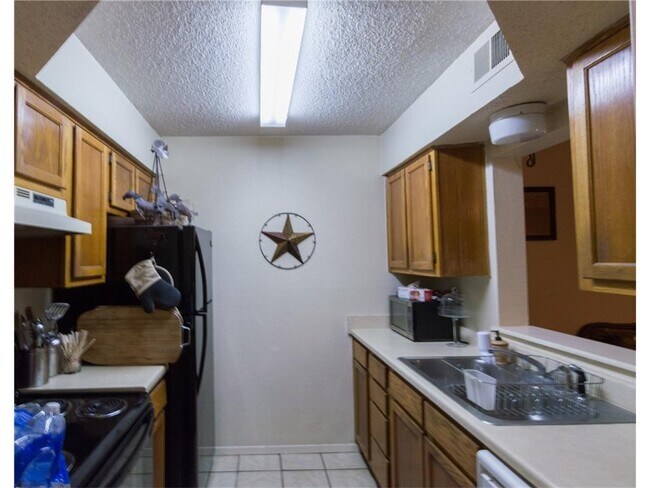 Building Photo - 1433 Yeomans Rd