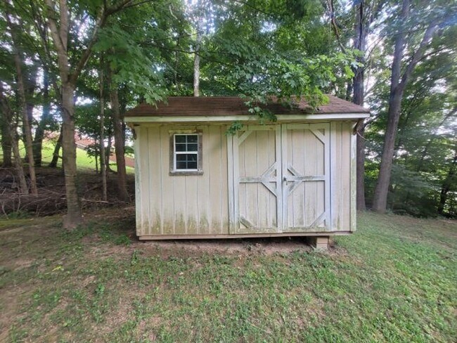 Building Photo - Charming 3-Bedroom Home with Spacious Livi...