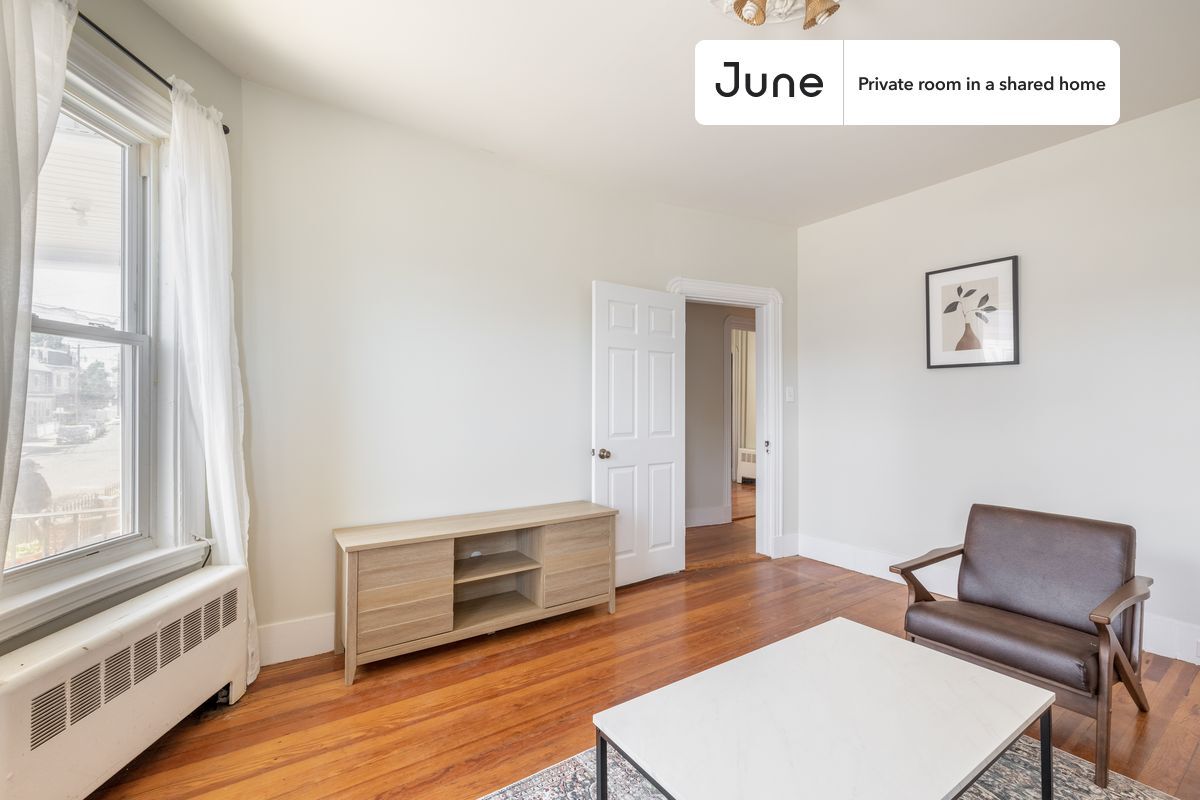 Building Photo - Room in Shared 4 bed/1 bath home