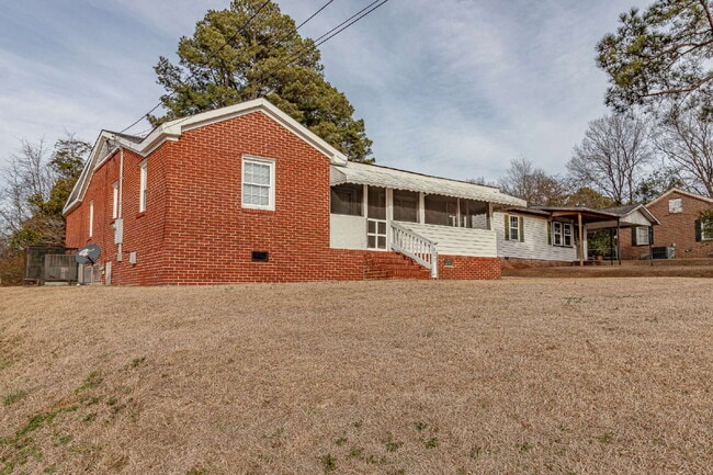 Building Photo - Newly Renovated Brick Ranch! Convenient Goldsboro location close to US Hwy 117/US Hwy 70!