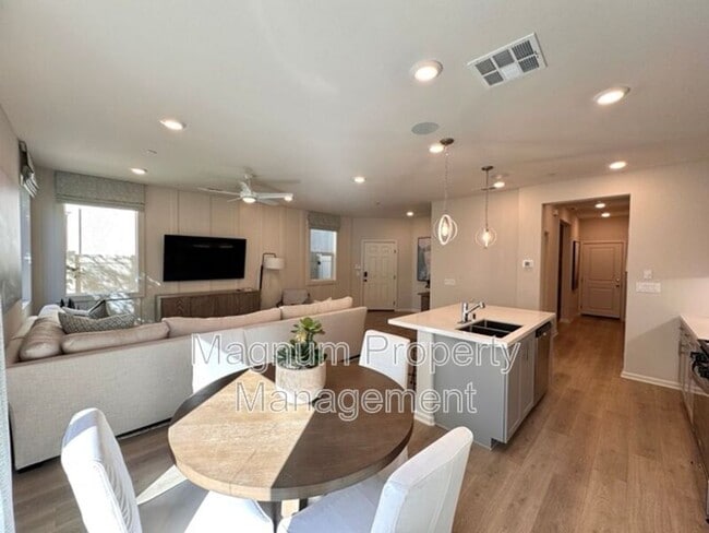 Building Photo - 25147 Hunter Ave