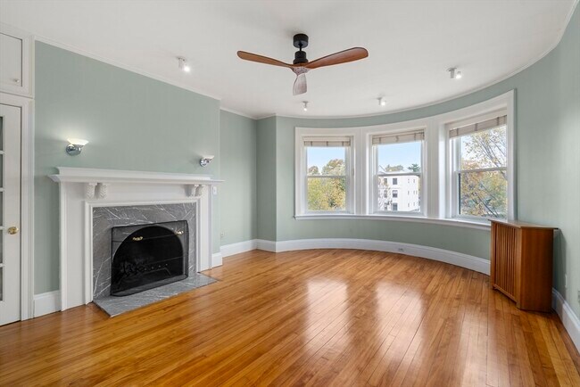 Building Photo - 1011 Beacon St