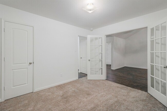 Building Photo - 1208 Bluffview Dr