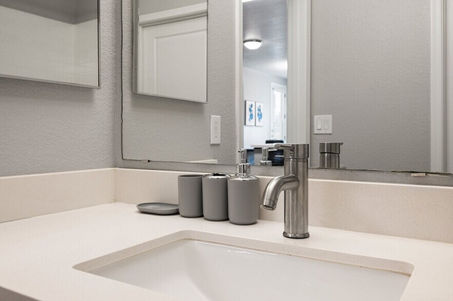 Building Photo - 14 W Villa Rita Dr