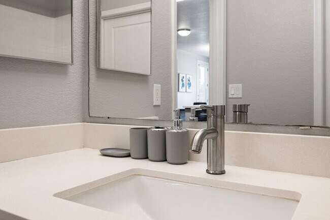 Building Photo - 14 W Villa Rita Dr