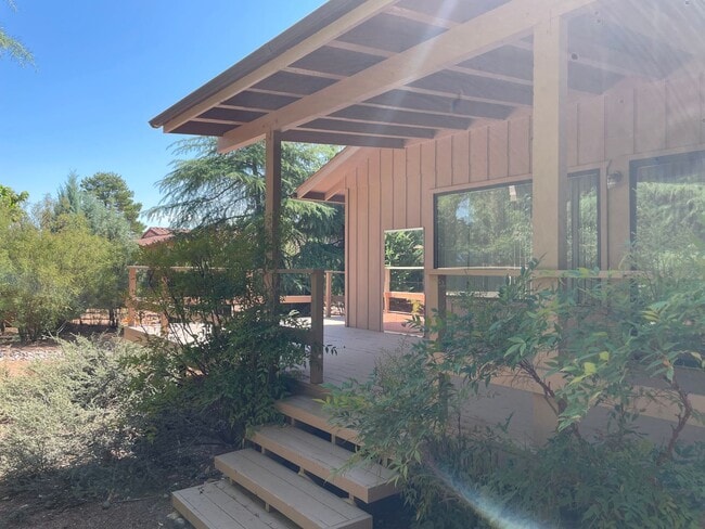 Building Photo - Village of Oak Creek  6-MONTH LEASE TERM