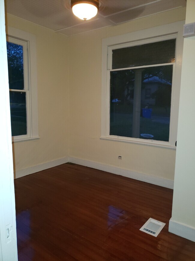 Building Photo - 820 Porter St