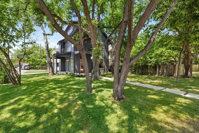 Building Photo - 1800 Singleton Ave