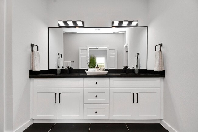 Building Photo - 7926 Gladstone St