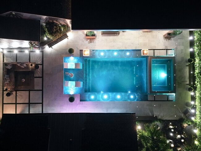 Building Photo - 2210 NE 3rd Ave