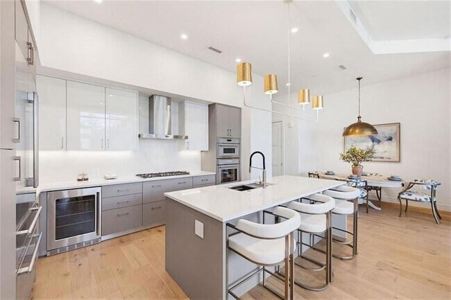 Building Photo - 2425 Peachtree Rd NE