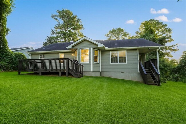 Building Photo - 3539 Tulip Dr