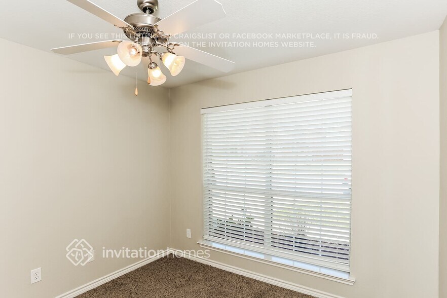 Building Photo - 904 Peach Ln