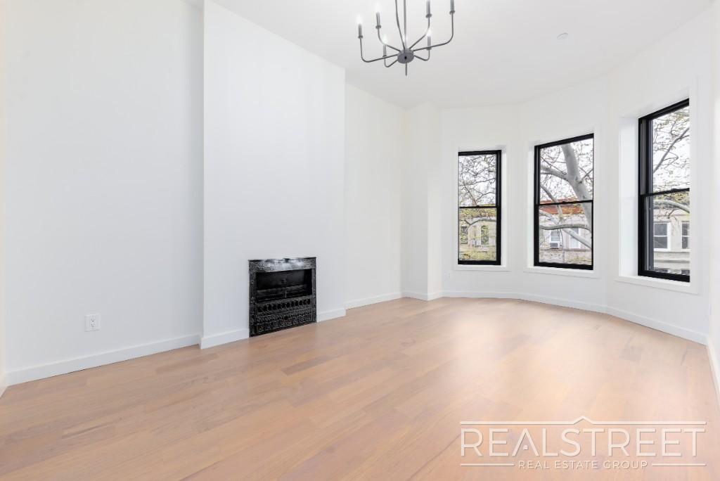 Building Photo - Stunning Brand New 3 Bed 2 Bath in Crown Heights Brownstone!