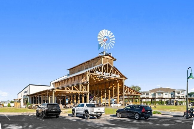 Building Photo - 554 Camellia Ct