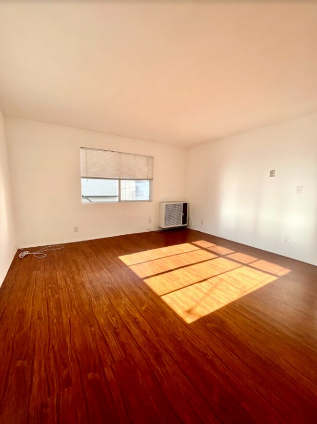 Building Photo - 19 Ozone Ave