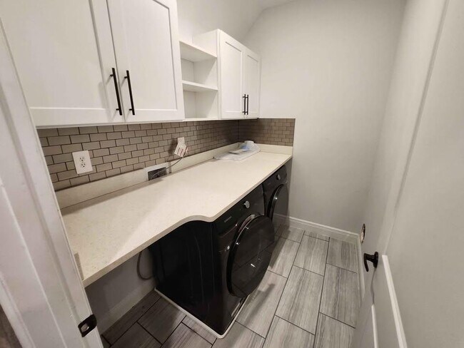 Building Photo - 913 Grand Wildmere Cove