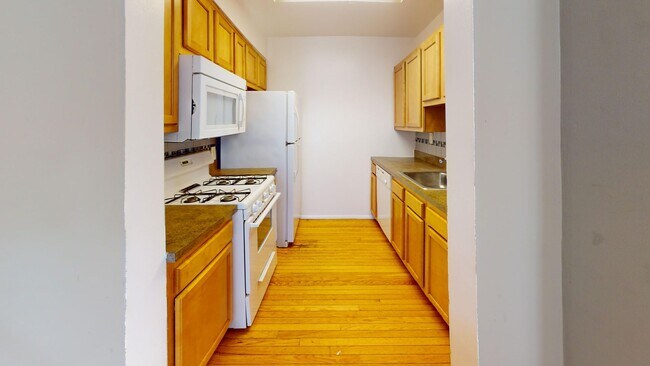 Building Photo - ***ONE MONTHS RENT FREE*** Newly Available...