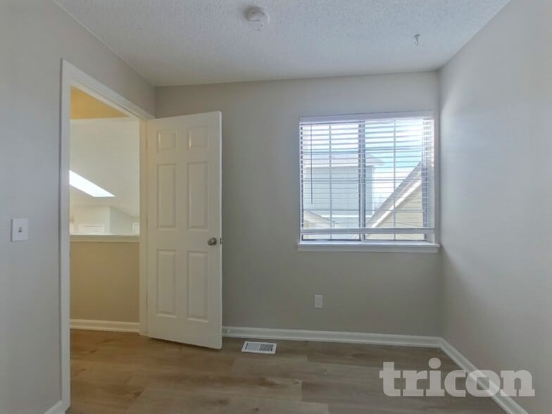 Building Photo - 628 Longfellow Ln