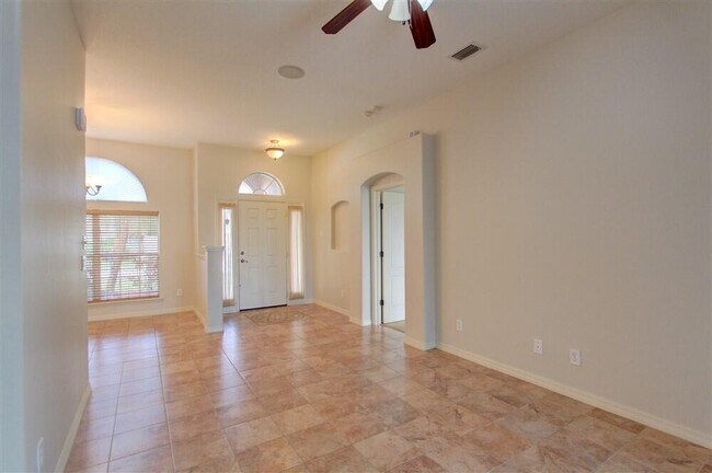 Building Photo - 1185 Dromin Ln