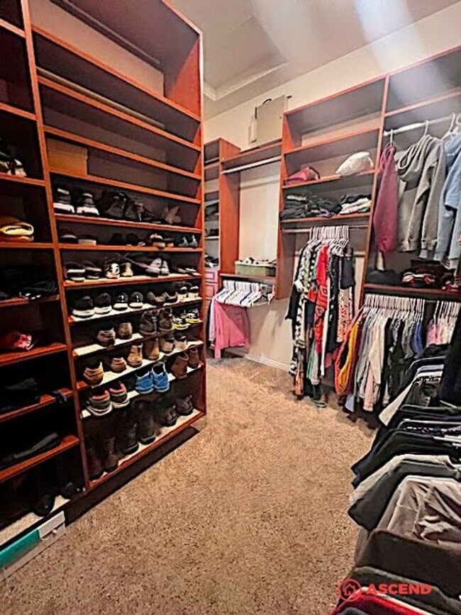 Building Photo - Beautiful Home in the Northwest!