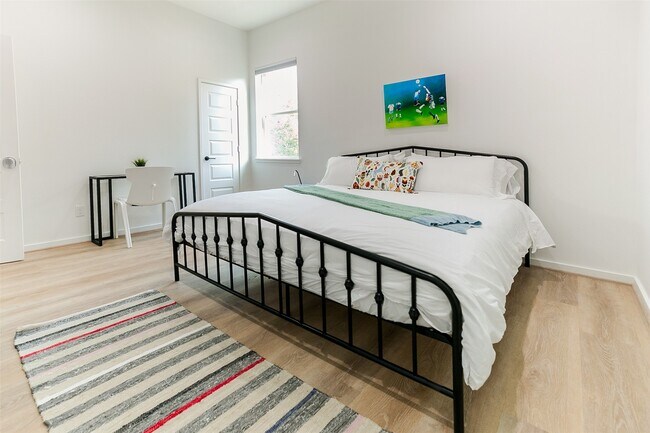 Building Photo - 4303 Chester St