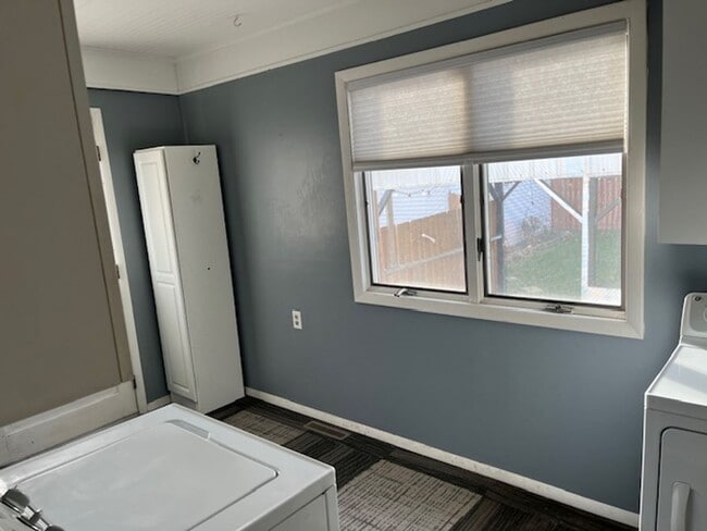 Building Photo - Renovated Bungalow