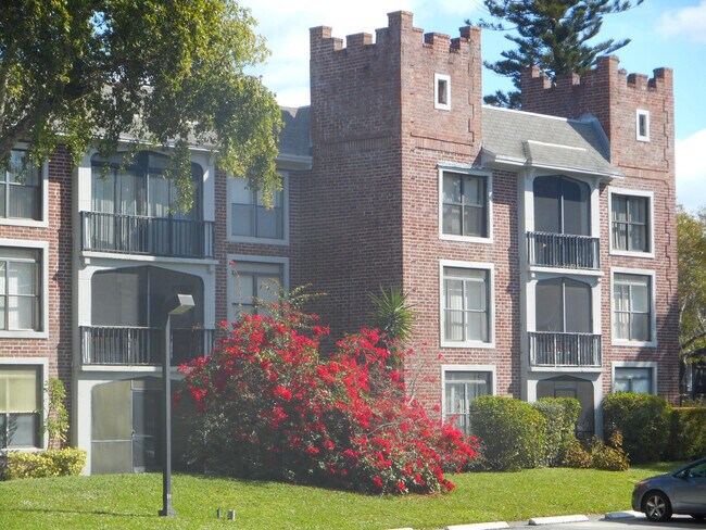 Building Photo - 3760 Inverrary Dr