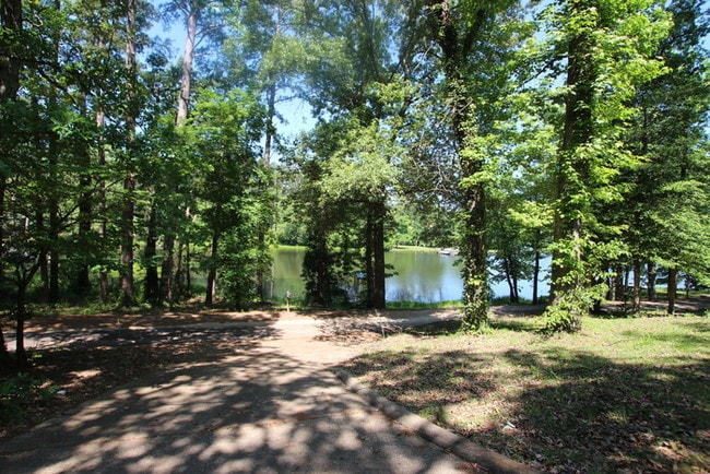 Building Photo - Charming home on Brooks Lake!