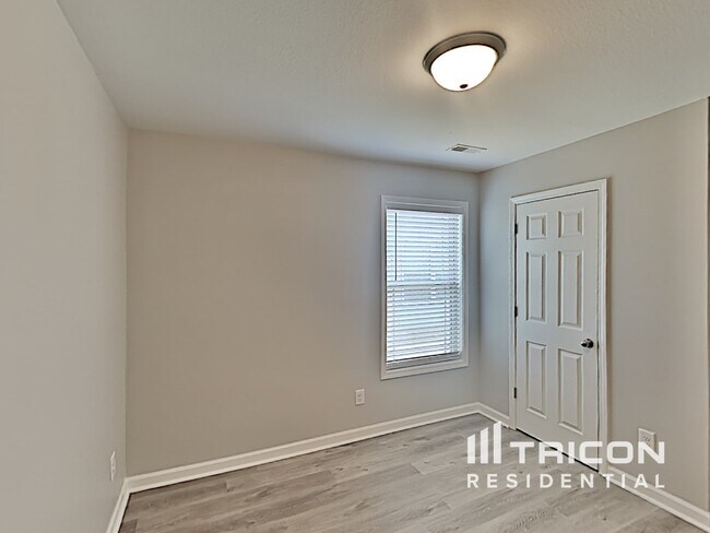 Building Photo - 586 Cameo Ct