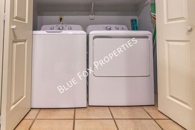 Building Photo - 4780 W Lessing Ln