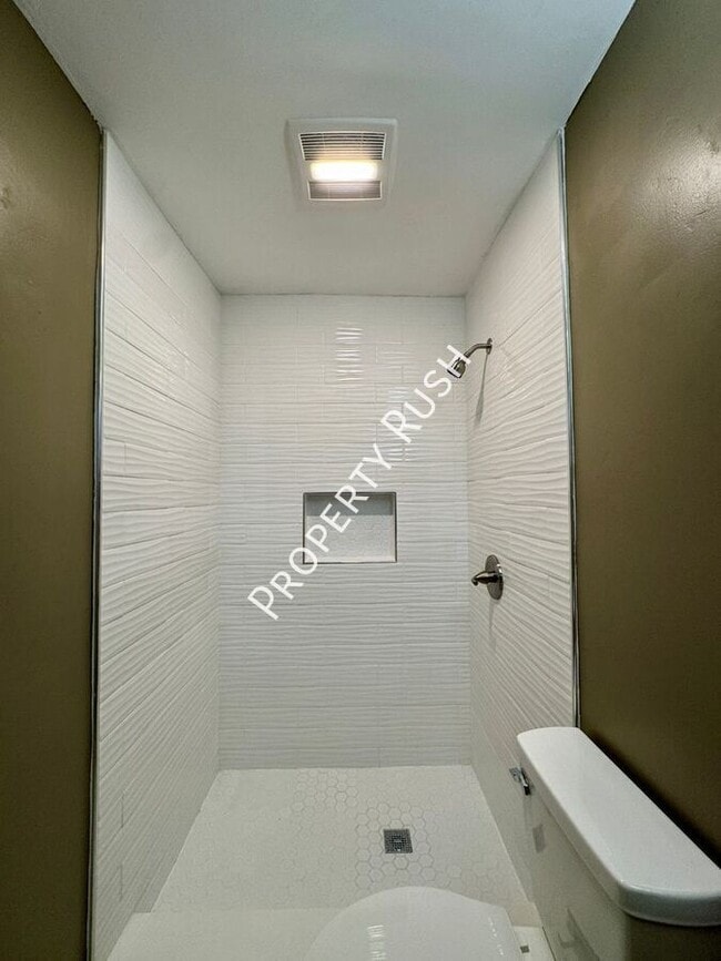 Building Photo - 3906 Forest Highland Cir